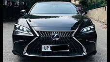 Used Lexus ES 300h Luxury in Delhi