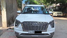 Used Hyundai Alcazar Signature (O) 6 STR 1.5 Diesel AT in Ahmedabad