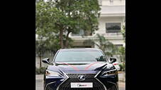 Used Lexus ES 300h Luxury in Delhi