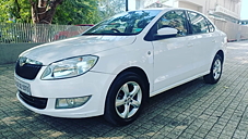 Second Hand Skoda Rapid 1.6 MPI Ambition with Alloy Wheels in Mumbai