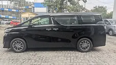 Used Toyota Vellfire Hybrid in Delhi