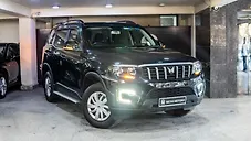 Used Mahindra Scorpio N Z4 Petrol MT 7 STR [2022] in Delhi