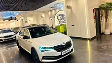 Used Skoda Superb Sportline AT in Delhi
