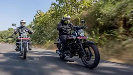 बजाज एवेंजर क्रूज़ 220 सामने के तीन-क्वॉर्टर