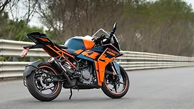 KTM RC 390 Right Rear Three Quarter