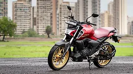 Yamaha FZS FI V4 Left Front Three Quarter