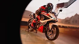 Bajaj Pulsar RS 200 Right Front Three Quarter