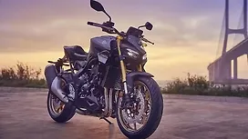 KTM RC 200 Right Side View