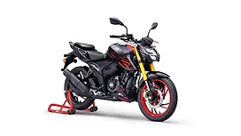 TVS Apache RTR 200 4V Right Front Three Quarter