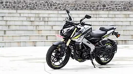 बजाज पल्सर NS400Z लेफ्ट फ्रंट थ्री क्वार्टर