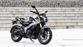 बजाज पल्सर NS400Z ठीक सामने तीन चौथाई