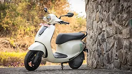 Bajaj Chetak C2501 Left Front Three Quarter