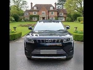 Mahindra XUV300 W8 (O) 1.5 Diesel [2020]