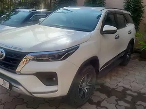 Toyota Fortuner 2.8 4x2 MT