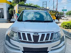 Mahindra XUV500 W6