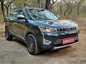 Mahindra XUV300 W8 (O) 1.5 Diesel [2020]