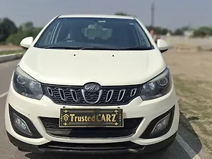 Mahindra Marazzo M8 8 STR