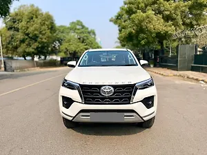 Toyota Fortuner 4x2 AT