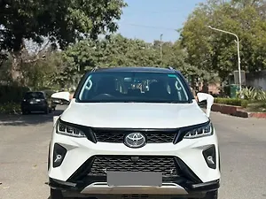 Toyota Fortuner 4X2 2WD Diesel Turbo Automatic Dual Tone