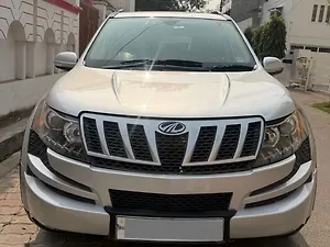 Mahindra XUV500 W8