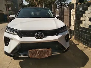 Toyota Fortuner 2.8 4X4 AT