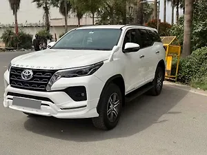 Toyota Fortuner 4x2 AT