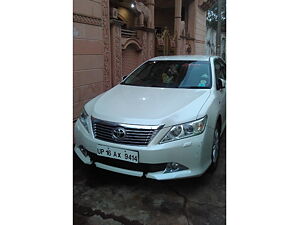 Second Hand Toyota Camry 2.5L AT in Noida