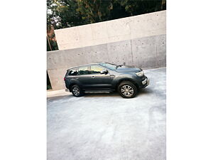 Second Hand Ford Endeavour Titanium 3.2 4x4 AT in Ghaziabad
