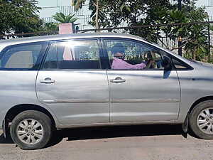 Second Hand Toyota Innova 2.5 E 7 STR in Bhopal