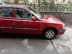 Used hyundai outlet accent hatchback