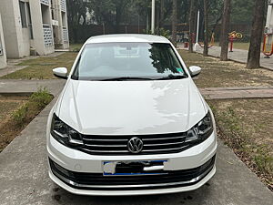 Second Hand Volkswagen Vento Highline Plus 1.2 (P) AT 16 Alloy in Delhi