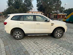 Second Hand Ford Endeavour Titanium 3.2 4x4 AT in Nagpur