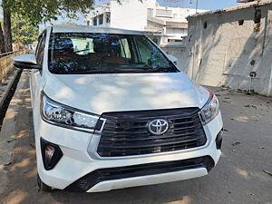 Second Hand Toyota Innova Crysta G 2.4 7 STR in Gorakhpur