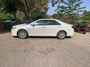 Second Hand Toyota Camry 2.5L AT in Bhiwani