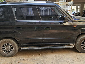 Second Hand Mahindra TUV300 T10 Dual Tone in Hyderabad
