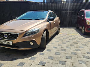 Second Hand Volvo V40 Cross Country D3 in Surat