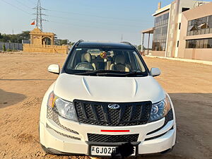 Second Hand Mahindra XUV500 W8 in Patan