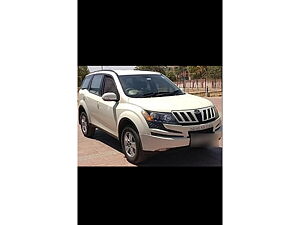 Second Hand Mahindra XUV500 W8 in Anand