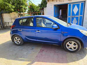 Second Hand Hyundai i20 Asta 1.2 with AVN in Deesa