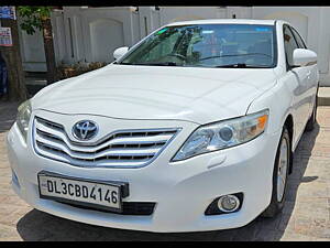 Second Hand Toyota Camry W2 AT in Delhi