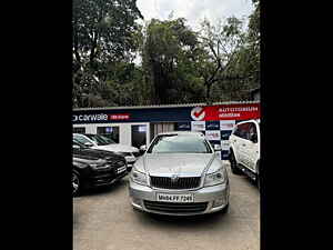 Second Hand स्कोडा लौरा एम्बिएंट 2.0 tdi cr ऑटोमैटिक in पुणे