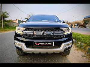 Second Hand Ford Endeavour Titanium 3.2 4x4 AT in Kolkata