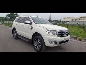 Second Hand Ford Endeavour Titanium 3.2 4x4 AT in Hyderabad