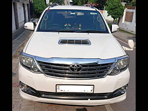 Second Hand Toyota Fortuner 4x2 AT in Lucknow