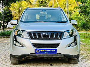 Second Hand Mahindra XUV500 W10 in Ahmedabad