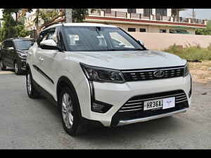 Second Hand महिंद्रा xuv300 W8 1.2 पेट्रोल [2019] in गुड़गांव