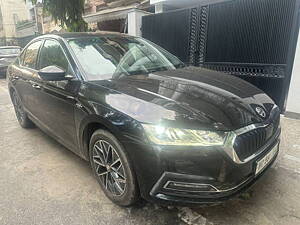 Second Hand Skoda Octavia L&K 2.0 in Delhi