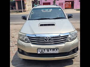 Second Hand Toyota Fortuner 4x2 AT in Dehradun