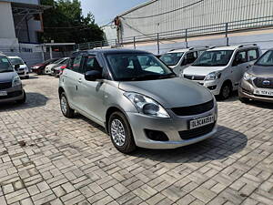 Second Hand Maruti Suzuki Swift LXi in Delhi