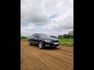 Second Hand Skoda Superb Elegance 2.0 TDI CR AT in Nashik